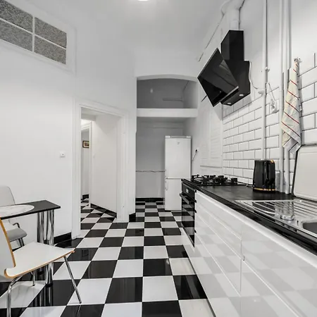 Apartment Polna - Balcony, Workspace, Location - By Rentujemy Warsaw