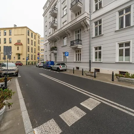 Apartment Polna - Balcony, Workspace, Location - By Rentujemy Warsaw