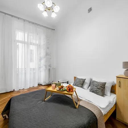 Appartement Polna - Balcony, Workspace, Location - By Rentujemy *