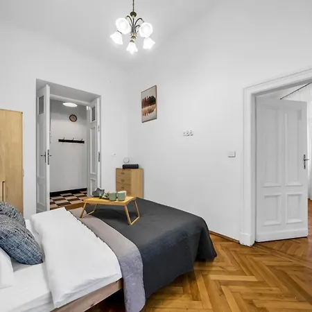 Appartement Polna - Balcony, Workspace, Location - By Rentujemy